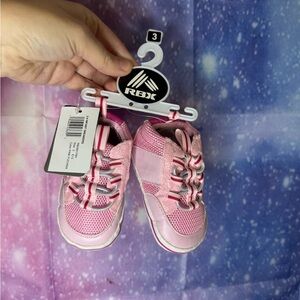 New girls pink sparkly RBX walker shoes 🛍